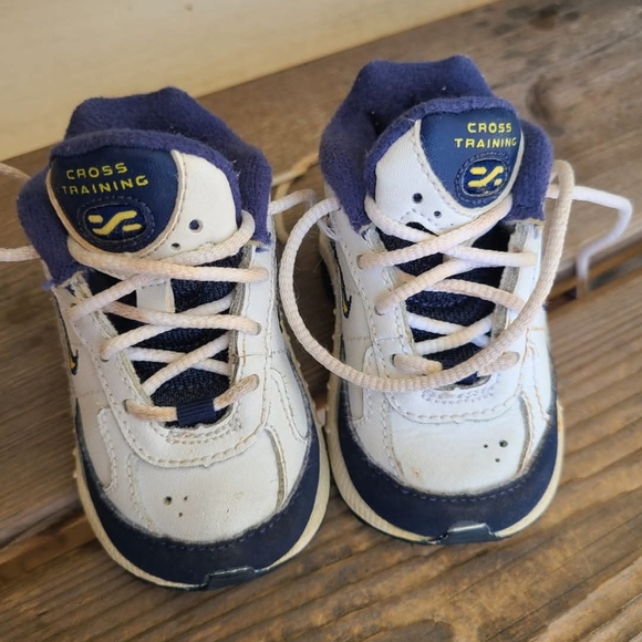 Vintage NIKE MAX Toddler SZ 3C GUC WHITE NAVY BLUE accents sneakers dated 2000